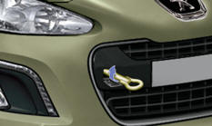 On the front bumper, unclip the cover by pressing it on the left.