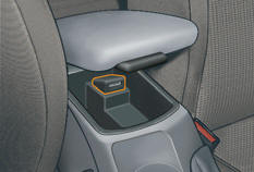 This connection box, consisting of a USB port, is located in the front armrest.